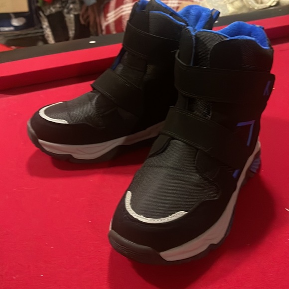 Snow boots - Picture 2 of 3